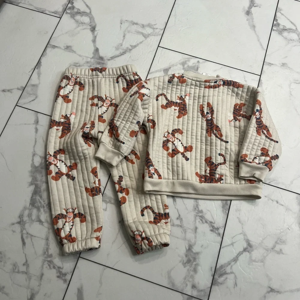 Disney Cream and Orange Tigger Baby Set